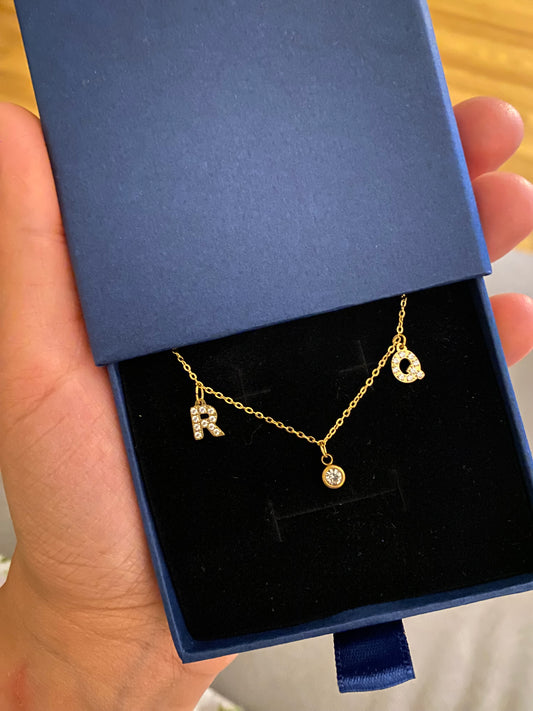 Collier initiales et cristaux